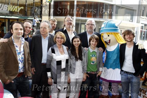 Amsterdam 18 april 2010
Premiere Wickie de Viking in Tuschinski. Stemmen cast met oa Frans Bauer Jack Wouterse Paul Haenen Ernst Daniel Smid Giel Beelen Gerard Ekdom en Ralf Mackenbach
Peter Smulders bv