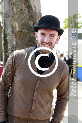 Amsterdam 30 april 2011
Radio 538 met koninginnedag concert op het museumplein. Ben Saunders met zijn vriendin en een fles Wiskey 
Peter Smulders bv