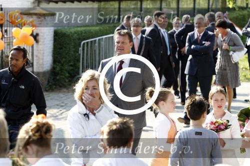 Thorn en Weert 30 april 2011
Koninginnedag in Limburg . Aanwezige zijn Koningin Beatrix Prins Willem Alexander Prinses Maxima Friso Mabel Wisse Smit Constantijn Laurentien Pieter v Vollenhoven Prinses Margriet Prins Maurits Prinses Marilene Bernhard Jr Annette Pieter Christiaan Anita Floris en Aimee. Bertus Holkema
Peter Smulders bv