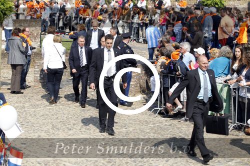 Thorn en Weert 30 april 2011
Koninginnedag in Limburg . Aanwezige zijn Koningin Beatrix Prins Willem Alexander Prinses Maxima Friso Mabel Wisse Smit Constantijn Laurentien Pieter v Vollenhoven Prinses Margriet Prins Maurits Prinses Marilene Bernhard Jr Annette Pieter Christiaan Anita Floris en Aimee. Beveiliging Koninklijke familie
Peter Smulders bv