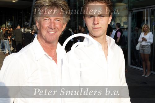 Amsterdam 26 april 2011
Premiere to fast & Furious in Pathe arena met aan wezig hoofdrolspelers Paul Walker en Dwayne Johnson. dario met zoon
Peter Smulders bv