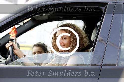 Amsterdam 21 april 2011
Fajah Lourens met dochter in haar gestickerde BMW X5.
Peter Smulders bv