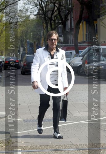 Amsterdam 21 april 2011
Frans Molenaar op straat 
Peter Smulders bv