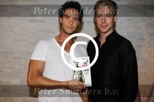 Amstelveen 28 april 2011
Presentatie boek van personal trainer Guy v d Reijden waarin hij Mark v Eeuwen in 100 dagen klaar stoomt voor de cover van Men s Health bij Special Sports.
Peter Smulders bv