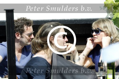 Amsterdam 26 april 2011
Kluun met zijn vrouw op terras.
Peter Smulders bv