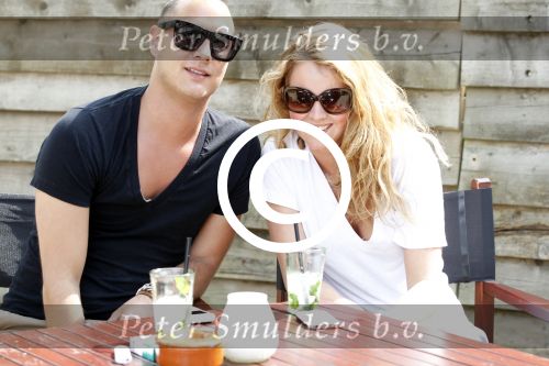 Amsterdam 26 april 2011
Liza Sips met vriend op strand zuid.
Peter Smulders bv