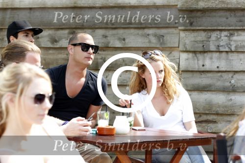 Amsterdam 26 april 2011
Liza Sips met vriend op strand zuid.
Peter Smulders bv