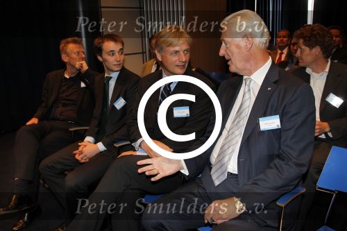 Amsterdam 12 april 2011
Presentatie Space Expedition Curacao door Michiel Mol Ben Droste Harry v Hulten en de astronaut ick Searfoss. Vanaf 2014 kunne mensen vanaf Curacao de ruimte in. Martin Schroder
Peter Smulders bv
