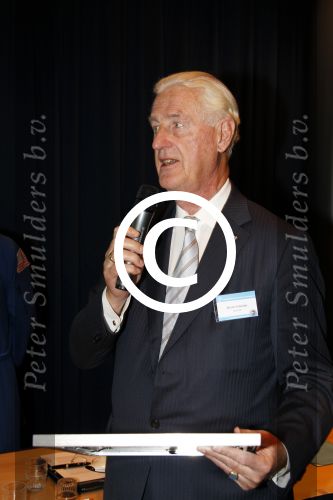 Amsterdam 12 april 2011
Presentatie Space Expedition Curacao door Michiel Mol Ben Droste Harry v Hulten en de astronaut ick Searfoss. Vanaf 2014 kunne mensen vanaf Curacao de ruimte in. Martin Schroder
Peter Smulders bv