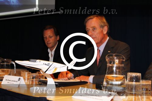 Amsterdam 12 april 2011
Presentatie Space Expedition Curacao door Michiel Mol Ben Droste Harry v Hulten en de astronaut ick Searfoss. Vanaf 2014 kunne mensen vanaf Curacao de ruimte in.
Peter Smulders bv