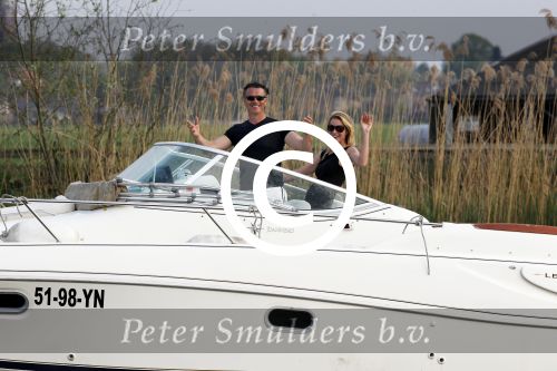 Nigtevecht 22 april 2011
Milika Peterzon en Jurgen Smit en hun hond op de boot op de Vecht.
Peter Smulders bv
