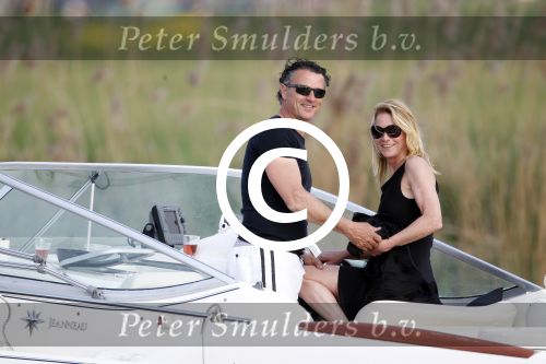 Nigtevecht 22 april 2011
Milika Peterzon en Jurgen Smit en hun hond op de boot op de Vecht.
Peter Smulders bv