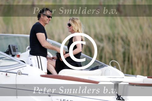 Nigtevecht 22 april 2011
Milika Peterzon en Jurgen Smit en hun hond op de boot op de Vecht.
Peter Smulders bv