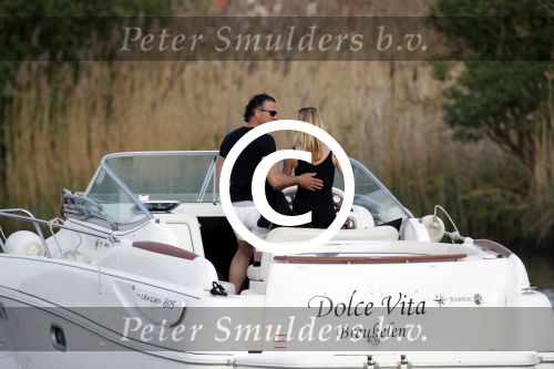 Nigtevecht 22 april 2011
Milika Peterzon en Jurgen Smit en hun hond op de boot op de Vecht.
Peter Smulders bv