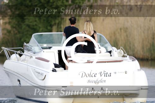 Nigtevecht 22 april 2011
Milika Peterzon en Jurgen Smit en hun hond op de boot op de Vecht.
Peter Smulders bv