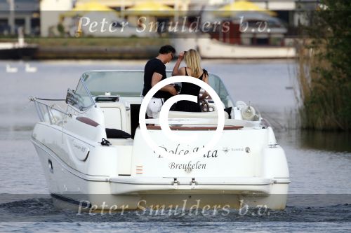 Nigtevecht 22 april 2011
Milika Peterzon en Jurgen Smit en hun hond op de boot op de Vecht.
Peter Smulders bv