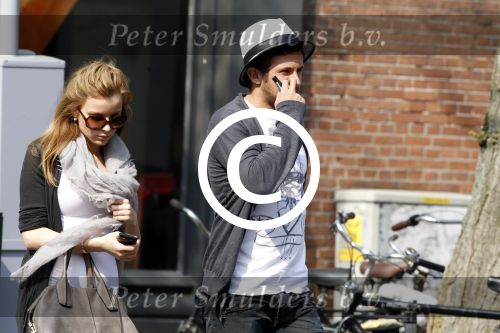 Amsterdam 21 april 2011
Miralem Sulejmani met zijn zwangere vriendin op de cornelis schuytstraat.
Hij rijdt in een mercedes cabrio
Peter Smulders bv