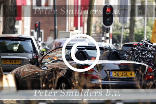 Amsterdam 21 april 2011
Miralem Sulejmani met zijn zwangere vriendin op de cornelis schuytstraat.
Hij rijdt in een mercedes cabrio
Peter Smulders bv