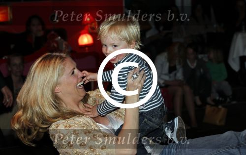 Amsterdam 13 april 2011
Mama van het jaar verkiezing in Panama. Nance Coolen met zoon Robin
Peter Smulders bv