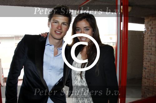 Amsterdam 15 april 2011
50 jaar de Lotto in het olympisch stadion . Naomi v As en Sven Kramer
Peter Smulders bv