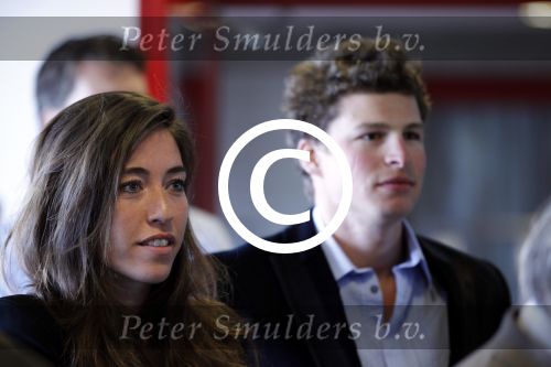 Amsterdam 15 april 2011
50 jaar de Lotto in het olympisch stadion . Naomi v As en Sven Kramer
Peter Smulders bv