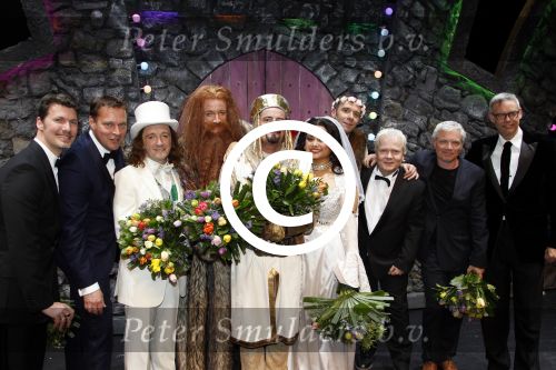 Rotterdam 14 april 2011
Premiere Spamelot in het nieuwe Luxor met in de hoofdrollen oa Johhny Kraaijkamp jr Paul Groot Owen Schumacher en Linda Wagemakers. Owen met dochetrs
Peter Smulders bv