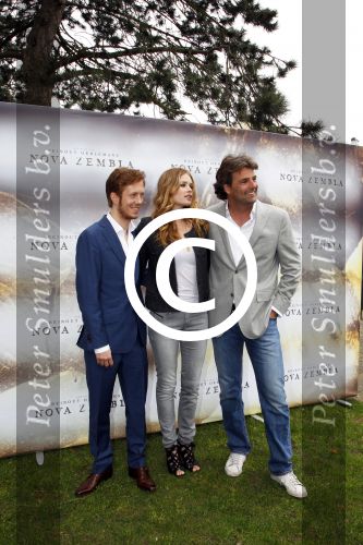 Amsterdam 7 april 2011
Presentatie cast Nova Zembla bij het Hilton. Reinout Oerlemans is regisseur en producent en Doutzen Kroes en Robert de Hoog spelen oa in de film.
Peter Smulders bv