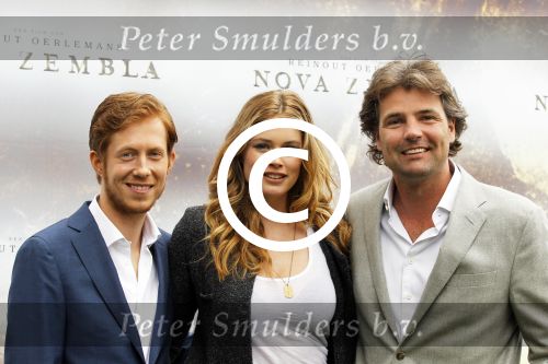 Amsterdam 7 april 2011
Presentatie cast Nova Zembla bij het Hilton. Reinout Oerlemans is regisseur en producent en Doutzen Kroes en Robert de Hoog spelen oa in de film.
Peter Smulders bv