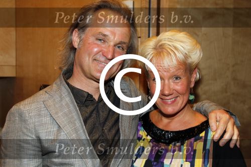 Amsterdam 17 april 2011
Sheila de Vries krijgt uit handen van burgemeester Eberhard v d Laan een koninklijke onderscheiding op haar feestje in het hilton. Roland Jan Heijn met vriendin en moeder Hank
Peter Smulders bv