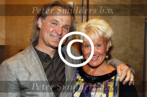 Amsterdam 17 april 2011
Sheila de Vries krijgt uit handen van burgemeester Eberhard v d Laan een koninklijke onderscheiding op haar feestje in het hilton. Roland Jan Heijn met vriendin en moeder Hank
Peter Smulders bv