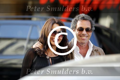 Amsterdam 8 april 2011
Ronnie Rosenbaum met zijn vriendin op de PC Hooftstraat.
Peter Smulders bv