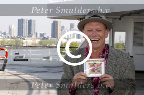 Rotterdam 18 april 2011
Presentatie cd Sjoerd Pleijsier op de boot SS Rotterdam.
Peter Smulders bv