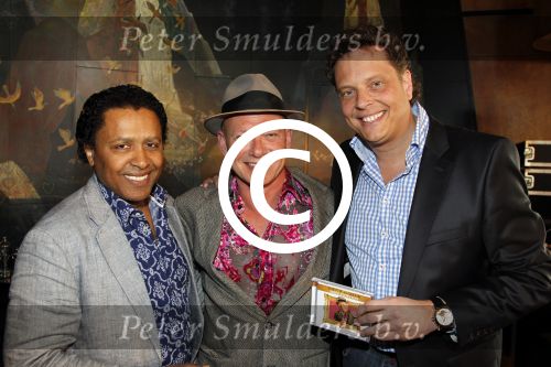 Rotterdam 18 april 2011
Presentatie cd Sjoerd Pleijsier op de boot SS Rotterdam. Lou Prince en producer CD
Peter Smulders bv