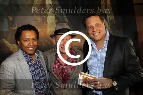 Rotterdam 18 april 2011
Presentatie cd Sjoerd Pleijsier op de boot SS Rotterdam. Lou Prince en producer CD
Peter Smulders bv