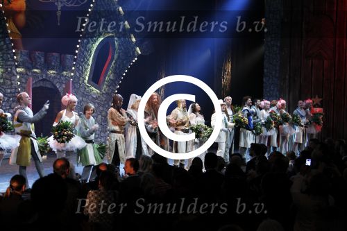 Rotterdam 14 april 2011
Premiere Spamelot in het nieuwe Luxor met in de hoofdrollen oa Johhny Kraaijkamp jr Paul Groot Owen Schumacher en Linda Wagemakers.
Peter Smulders bv
