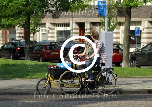 Amsterdam 23 april 2011
Susan Visser en vriend Dennis v d Ven op de fiets in Amsterdam.
Peter Smulders bv
