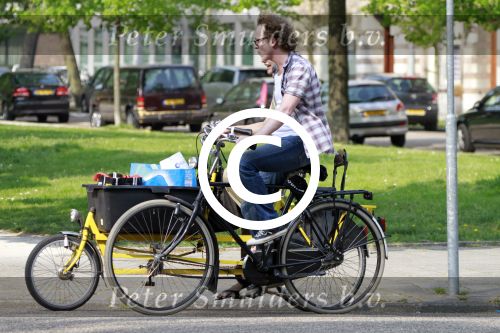 Amsterdam 23 april 2011
Susan Visser en vriend Dennis v d Ven op de fiets in Amsterdam.
Peter Smulders bv
