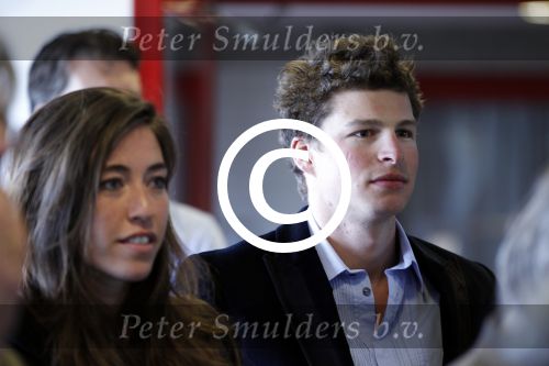 Amsterdam 15 april 2011
50 jaar de Lotto in het olympisch stadion . Naomi v As en Sven Kramer
Peter Smulders bv