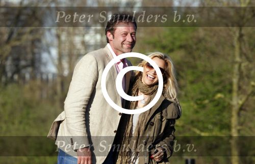 Amsterdam 6 april 2011
Tatjana Simic met haar vriend Peter Mijnen bij de bosbaan.
Peter Smulders bv