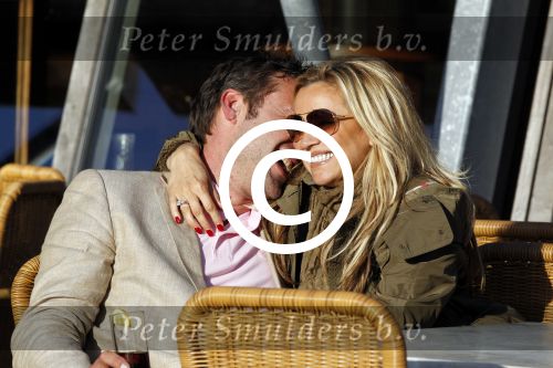 Amsterdam 6 april 2011
Tatjana Simic met haar vriend Peter Mijnen bij de bosbaan.
Peter Smulders bv