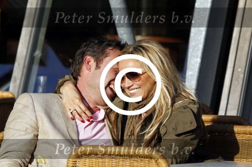 Amsterdam 6 april 2011
Tatjana Simic met haar vriend Peter Mijnen bij de bosbaan.
Peter Smulders bv