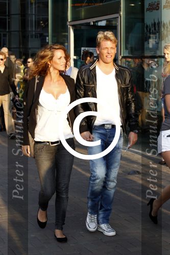 Amsterdam 26 april 2011
Premiere to fast & Furious in Pathe arena met aan wezig hoofdrolspelers Paul Walker en Dwayne Johnson. Thomas Berge met ( een) vriendin hand in hand
Peter Smulders bv