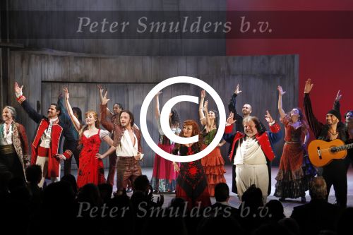 Amsterdam 17 april 2011
Premiere Zorro in het nieuwe de la mar theater. cast met Tommie Christiaan Rene v Kooten Thom Hoffman Michelle Splietelhof Lone v Roosendaal en David davidse
Peter Smulders bv