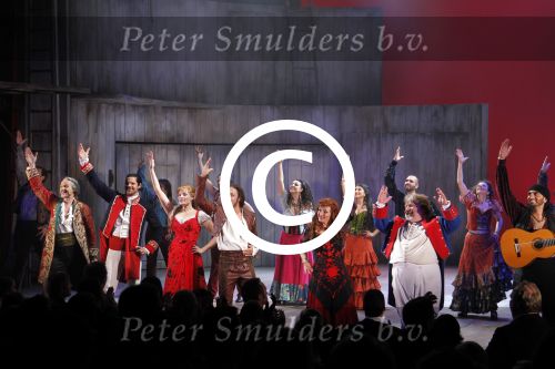 Amsterdam 17 april 2011
Premiere Zorro in het nieuwe de la mar theater. cast met Tommie Christiaan Rene v Kooten Thom Hoffman Michelle Splietelhof Lone v Roosendaal en David davidse
Peter Smulders bv