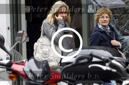 Amsterdam 14 april 2011
Wendy v Dijk met haar moeder en tevens beste vriendin op de pc hooftstraat
Peter Smulders bv