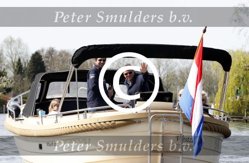 Nigtevecht 10 april 2011
Wolter Kroes met zijn vrouw zoon en vrienden aan het varen op de vecht.
Peter Smulders bv