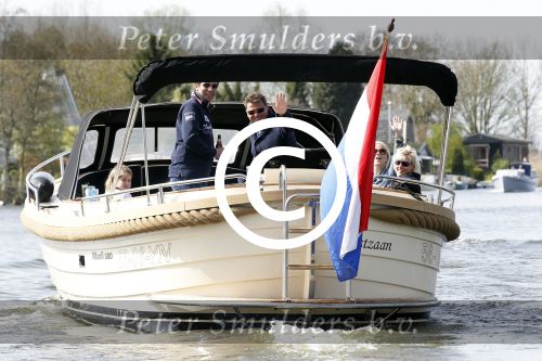 Nigtevecht 10 april 2011
Wolter Kroes met zijn vrouw zoon en vrienden aan het varen op de vecht.
Peter Smulders bv
