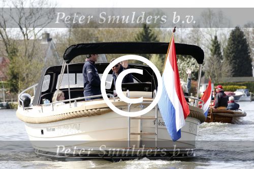 Nigtevecht 10 april 2011
Wolter Kroes met zijn vrouw zoon en vrienden aan het varen op de vecht.
Peter Smulders bv