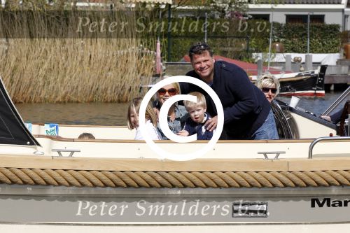 Nigtevecht 10 april 2011
Wolter Kroes met zijn vrouw zoon en vrienden aan het varen op de vecht.
Peter Smulders bv