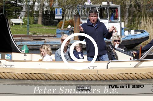 Nigtevecht 10 april 2011
Wolter Kroes met zijn vrouw zoon en vrienden aan het varen op de vecht.
Peter Smulders bv